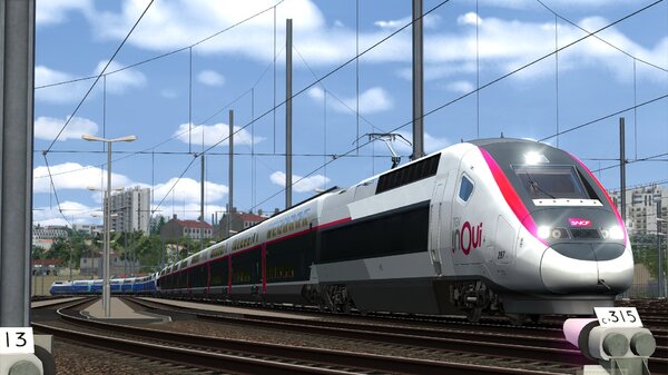 Um de TGV duplex en attente dans les garages précédant Marseille St Charles