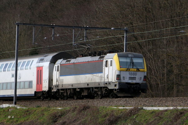 1888 + voitures M6 Entre Liège et Namur 20210120 IMG_1494.JPG